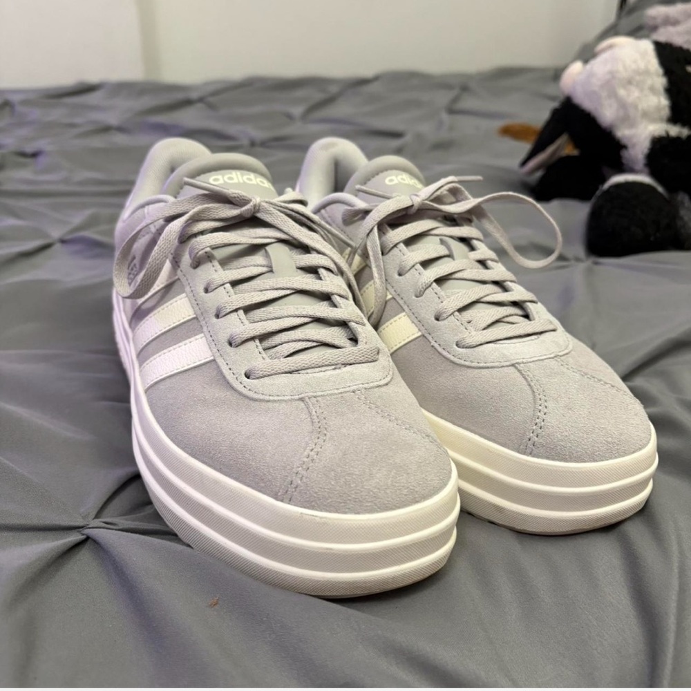 Adidas Women's Light Gray Sneakers